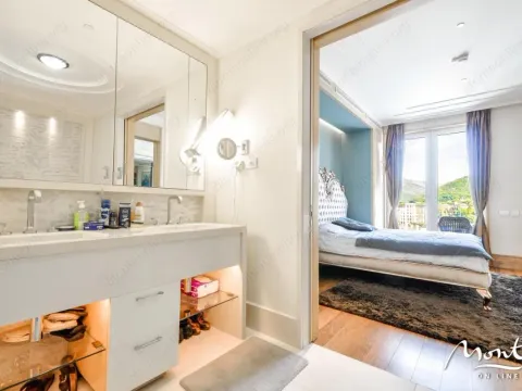 Sale, one bedroom apartment, 69m², Porto Montenegro, Tivat - image 2