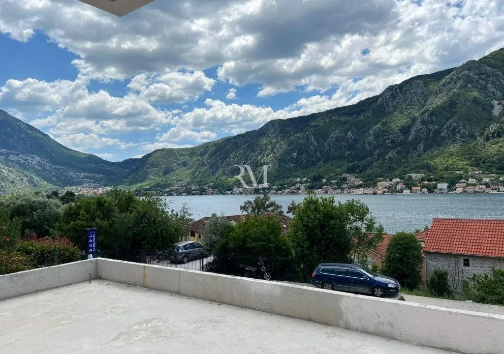 Prodaja, dvosoban stan, 55m², Dobrota, Kotor