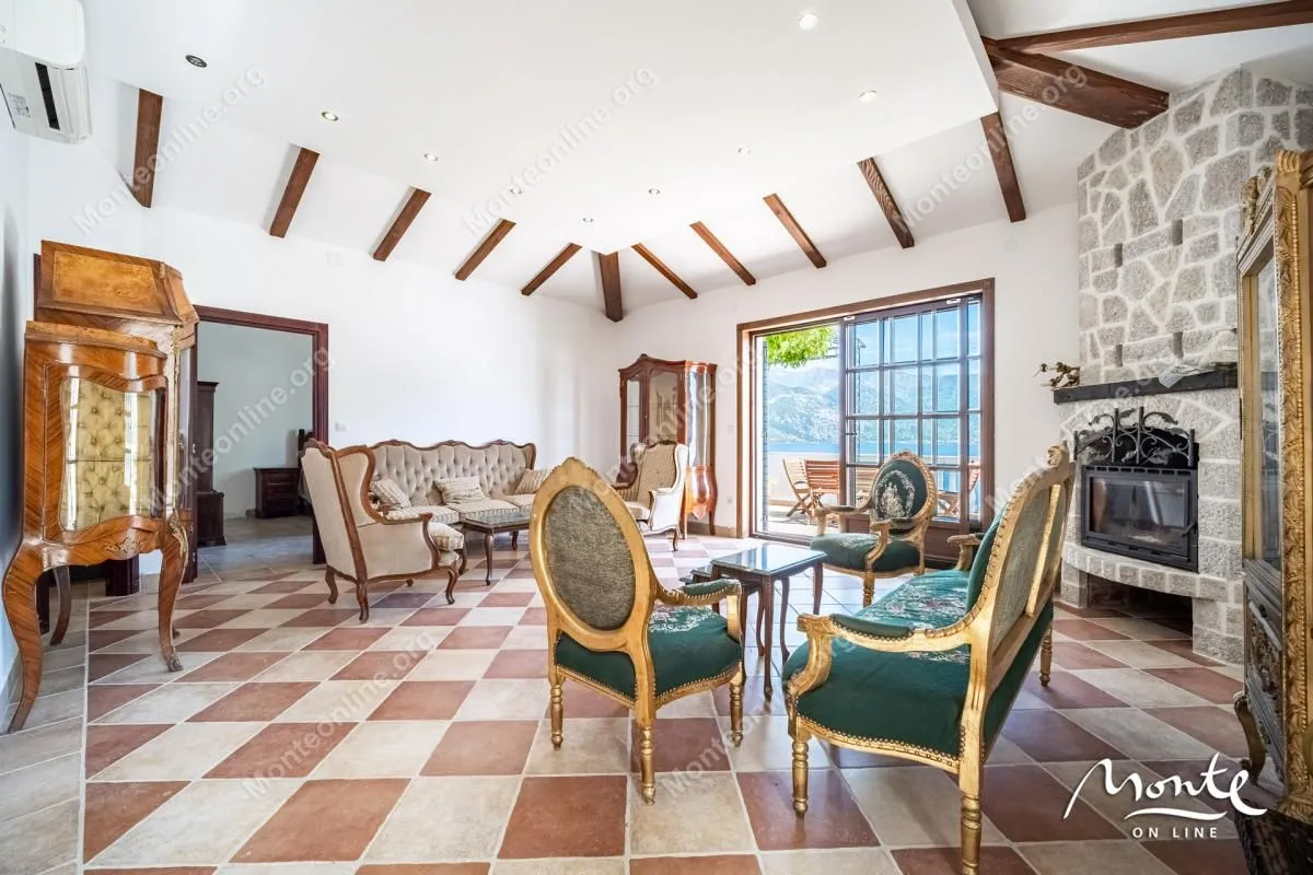 Prodaja, dvosoban stan, 92m², Kostanjica, Kotor