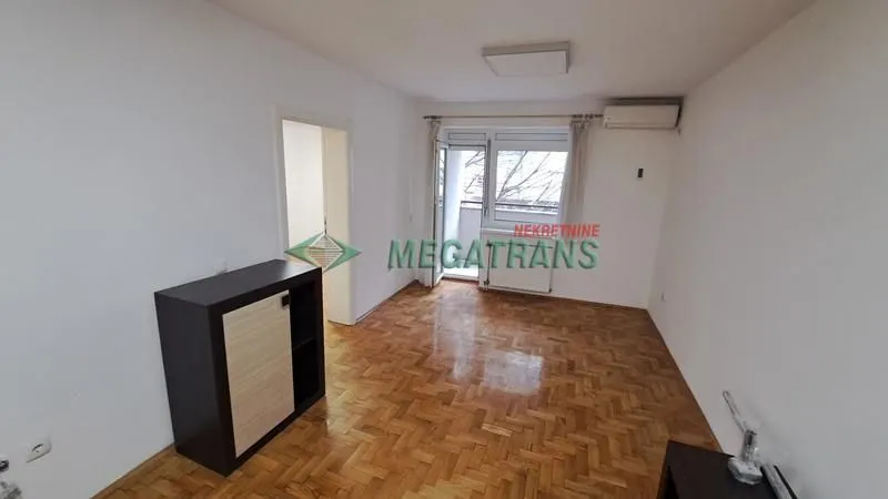 Izdavanje, dvosoban stan, 48m², Bulevar Oslobodjenja, Novi Sad Sve Podlokacije