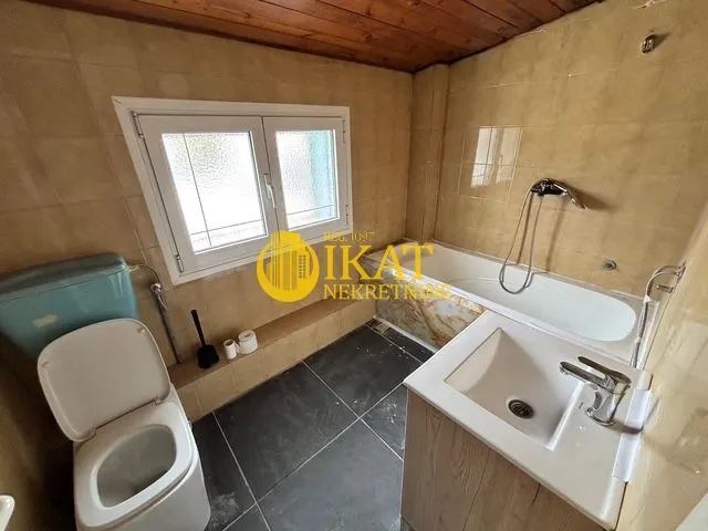 Izdavanje, kuća, 22m², Zemun Centar, Zemun Sve Podlokacije