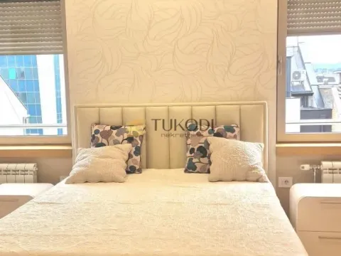 Izdavanje, trosoban stan, 101m², Centar, Novi Sad - image 14