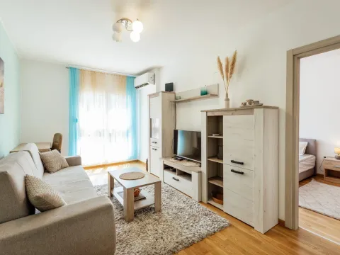 Rent, two bedroom apartment, 60m², Meljine, Herceg Novi - image 1