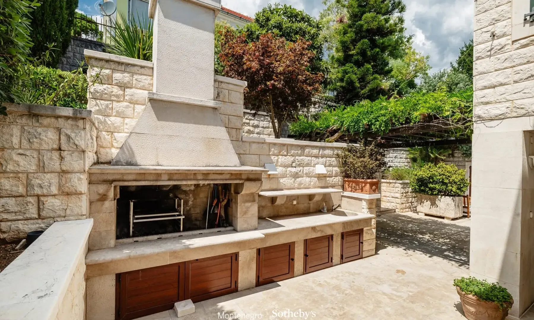 Sale, house, 233m², Savina, Herceg Novi