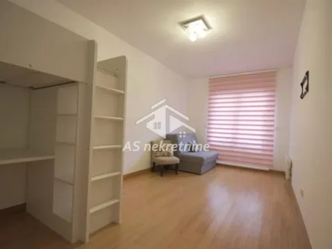 Izdavanje, trosoban stan, 90m², Savski Venac, Beograd - image 15
