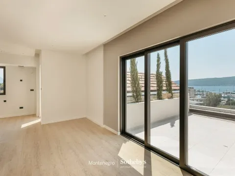 Prodaja, dvosoban stan, 81m², Porto Montenegro, Tivat - image 1