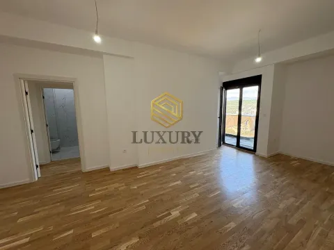 Rent, apartment, 275m², Stari Aerodrom, Podgorica - image 4