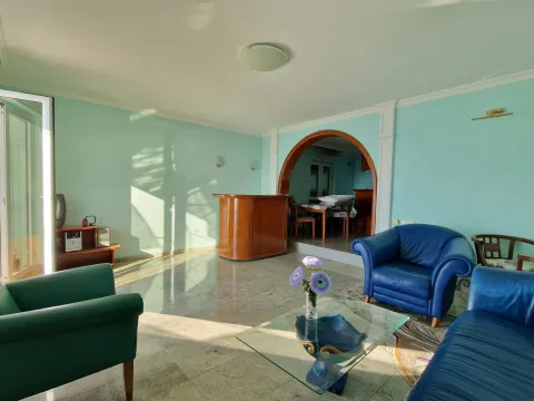 Izdavanje, trosoban stan, 100m², Budva, Crna Gora - image 3