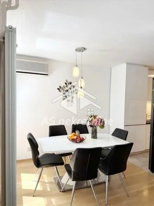 Izdavanje, četvorosoban stan, 94m², Lion, Zvezdara Sve Podlokacije