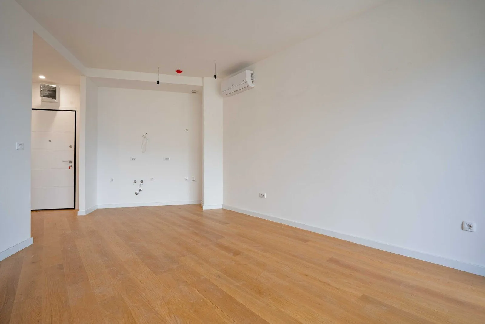 Sale, one bedroom apartment, 60m², Bečići, Budva