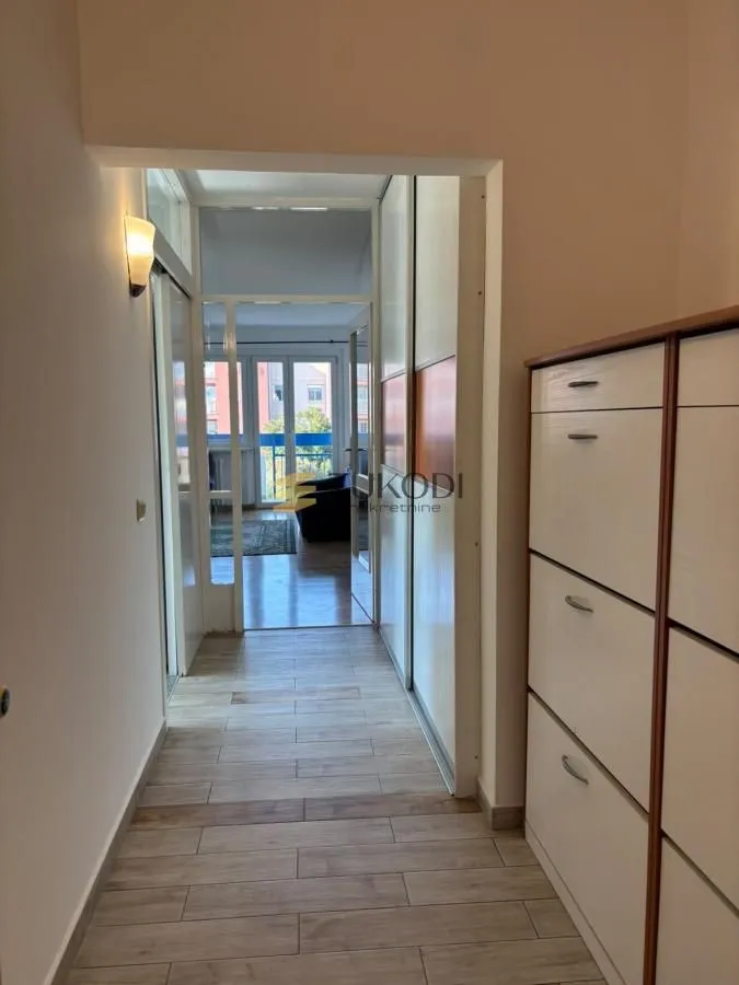 Izdavanje, četvorosoban stan, 100m², Novi Beograd Blok 61, Novi Beograd Sve Podlokacije
