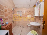 Prodaja, kuća, 350m², Tološi, Podgorica - image 15