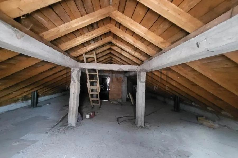 Prodaja, dvosoban stan, 108m², Kneževac, Beograd