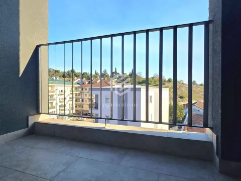 Rent, two bedroom apartment, 65m², Vezirov Most, Podgorica - image 15