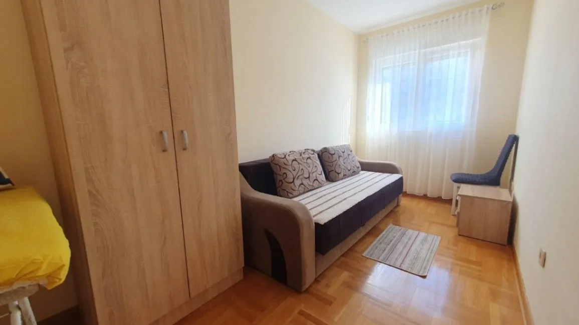 Izdavanje, dvosoban stan, 64m², Stari Aerodrom, Podgorica
