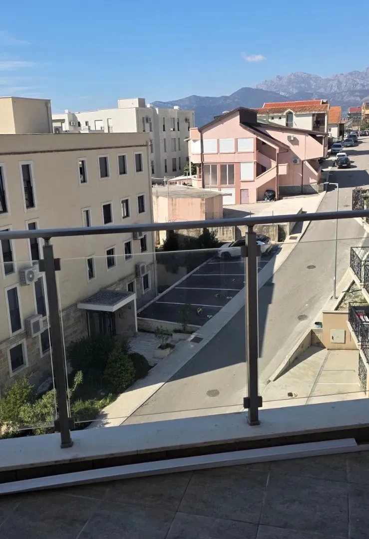 Izdavanje, jednosoban stan, 45m², Kava, Tivat