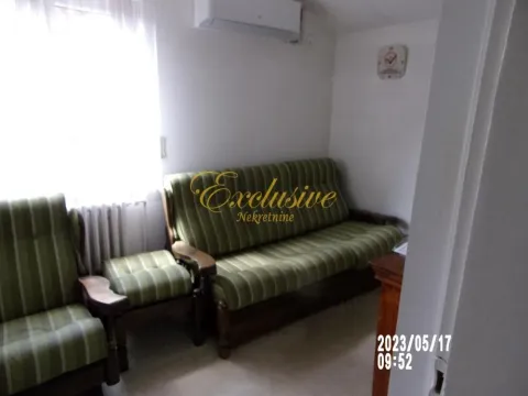 Manja dnevna soba sa garniturom za sedenje. - image 11