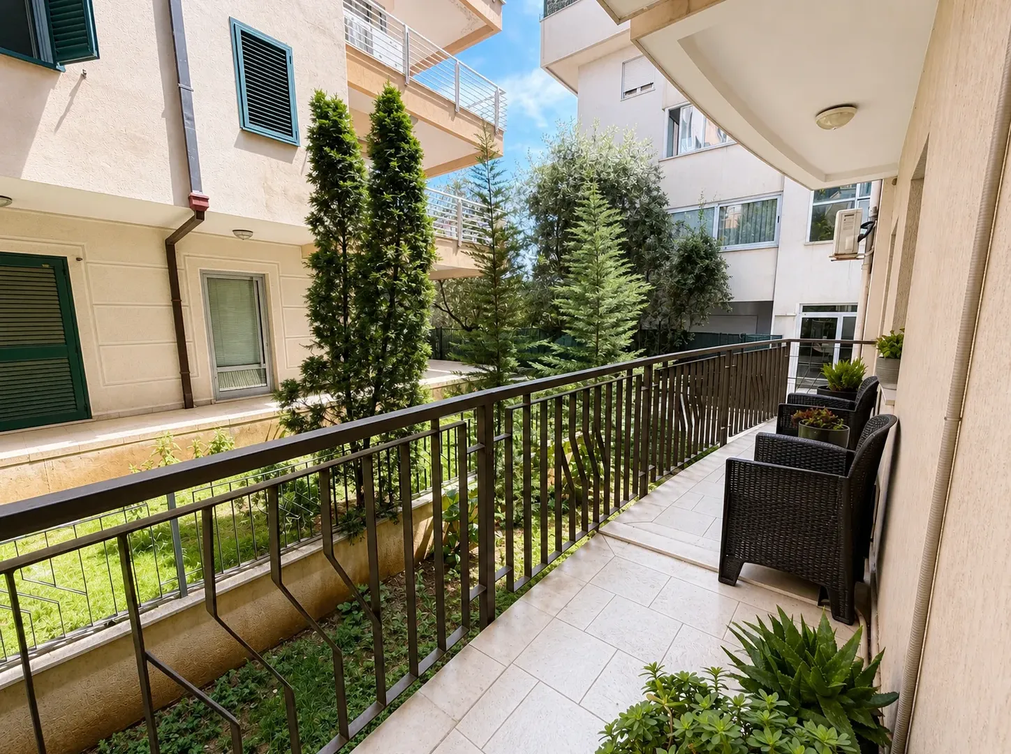 Izdavanje, trosoban stan, 100m², Gorica C, Podgorica