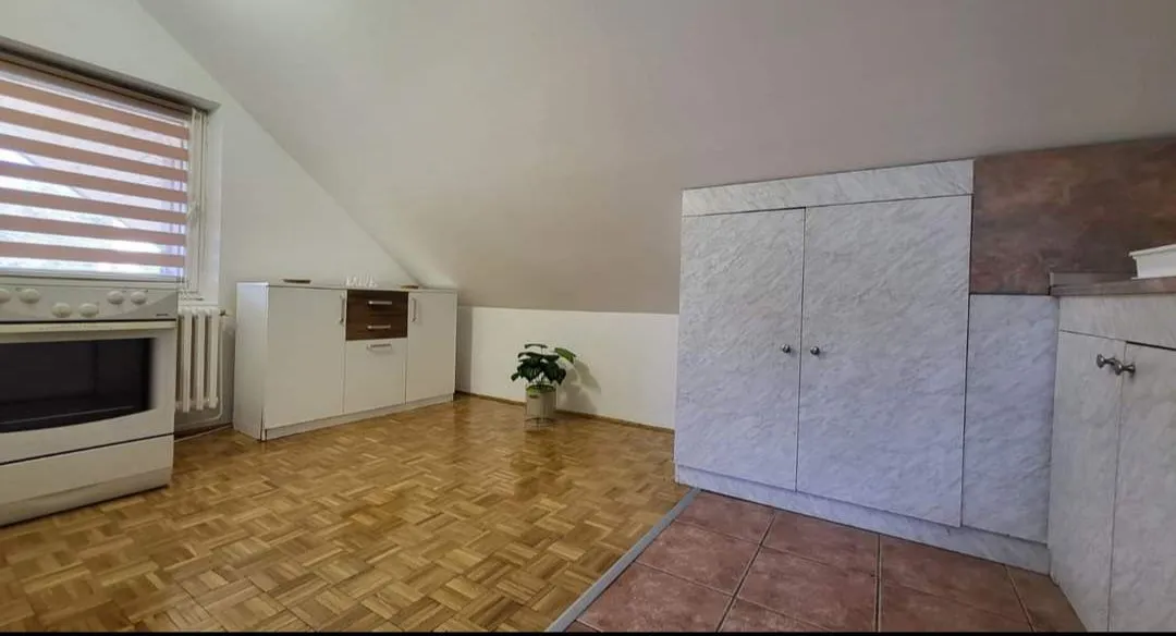 Izdavanje, trosoban stan, 80m², Detelinara, Novi Sad Sve Podlokacije