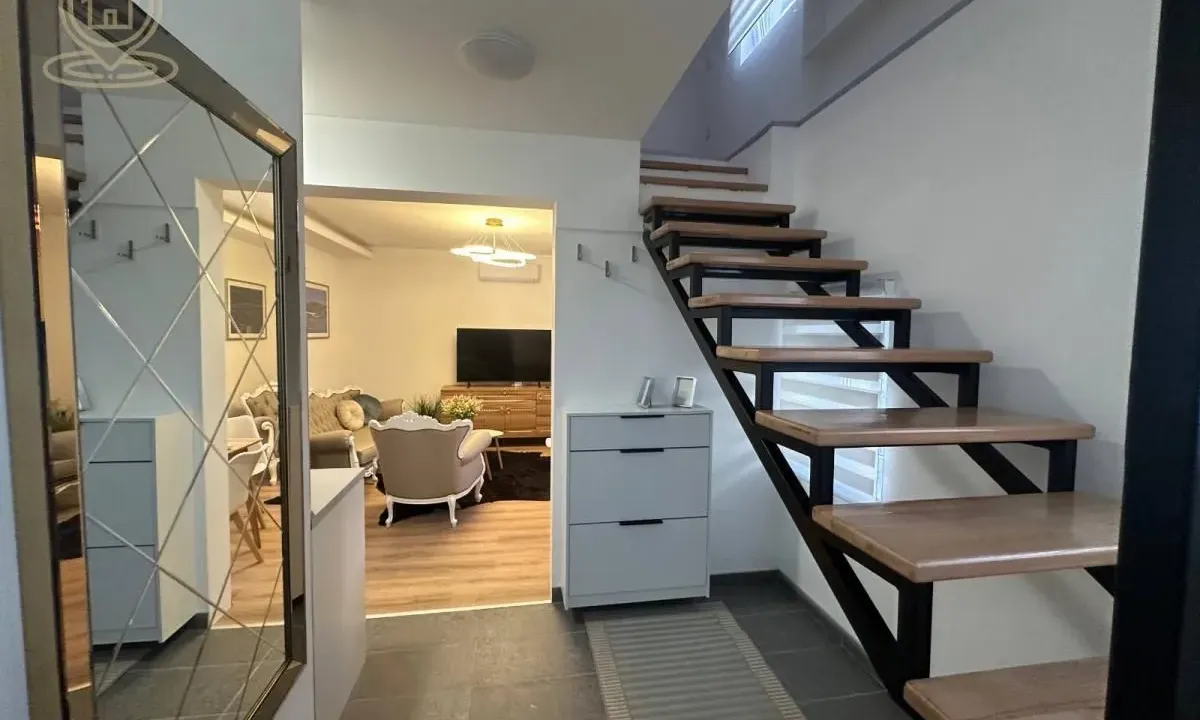 Izdavanje, trosoban stan, 57m², Savski Venac, Beograd