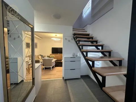 Izdavanje, trosoban stan, 57m², Savski Venac, Beograd - image 1