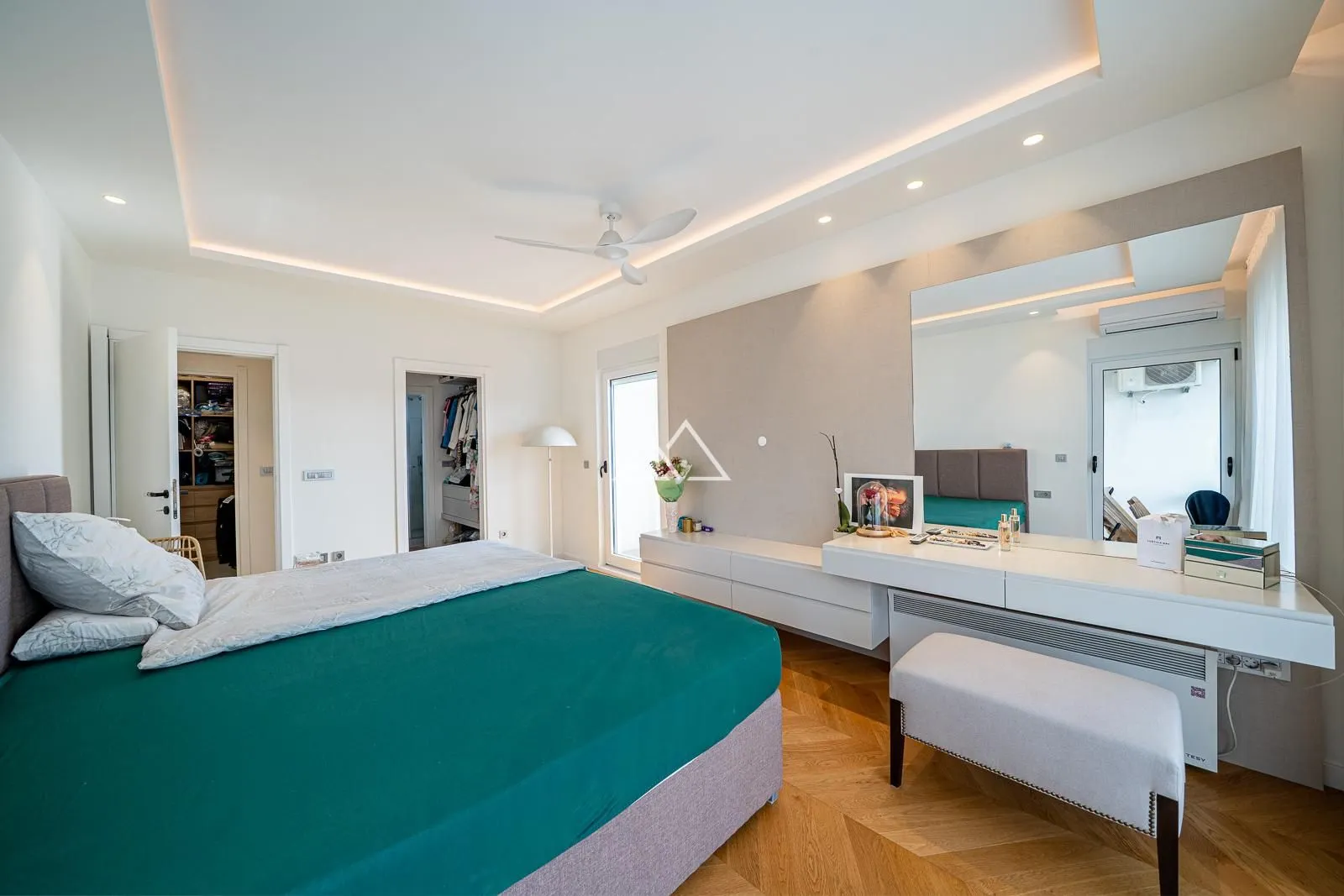 Sale, two bedroom apartment, 122m², Centar, Tivat