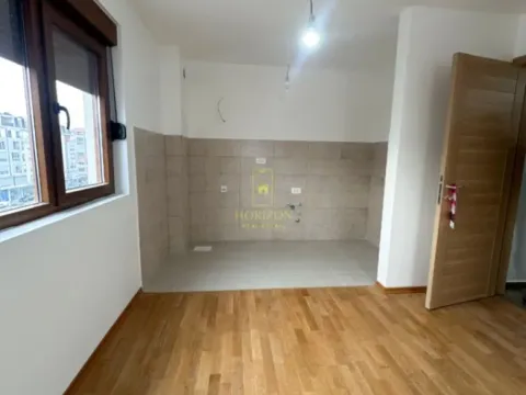 Prodaja, dvosoban stan, 56m², Stari Aerodrom, Podgorica - image 10