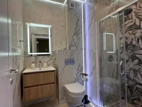 Izdavanje, dvosoban stan, 68m², Centar, Tivat - image 10