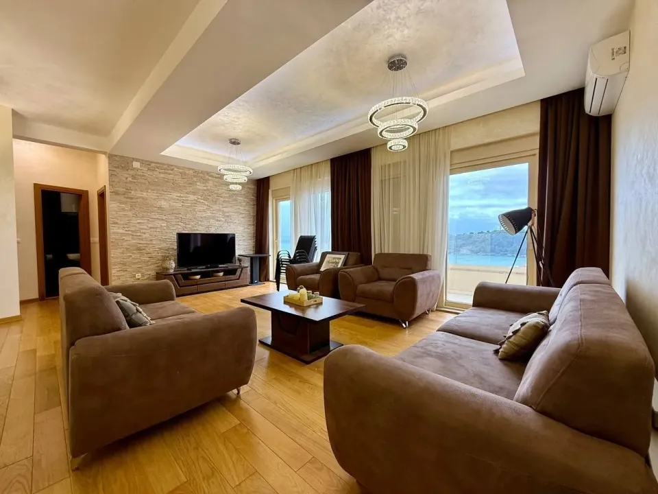 Rent, three bedroom apartment, 100m², Bečići, Budva