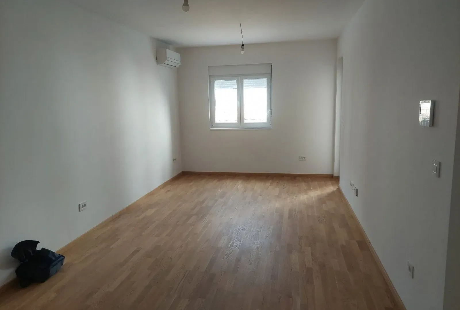 Izdavanje, jednosoban stan, 46m², Stari Aerodrom, Podgorica