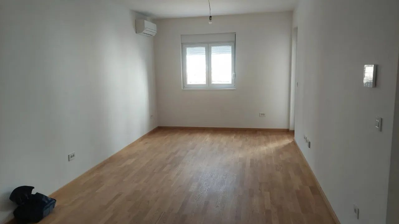 Izdavanje, jednosoban stan, 46m², Stari Aerodrom, Podgorica