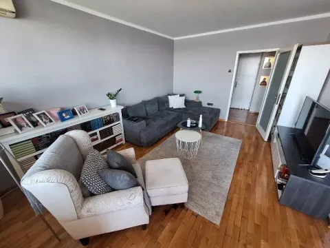 Sale, three bedroom apartment, 82m², Zemun Kej, Zemun Sve Podlokacije - image 2