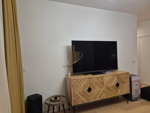 Izdavanje, trosoban stan, 74m², Savski Venac, Beograd - image 3