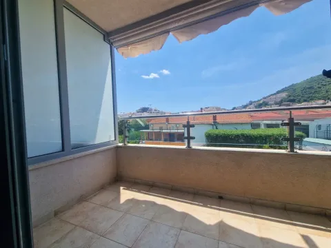 Rent, two bedroom apartment, 81m², Budva, Crna Gora - image 17