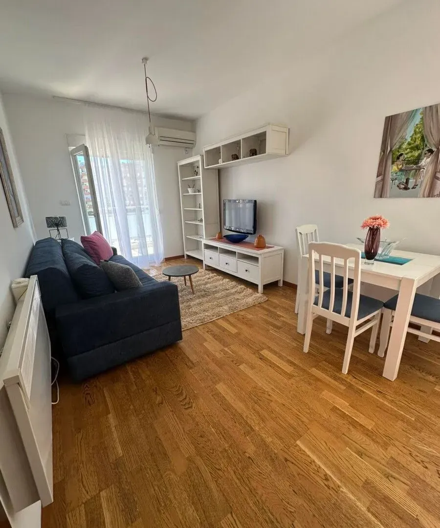 Izdavanje, jednosoban stan, 50m², City Kvart, Podgorica