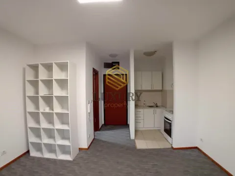 Sale, studio apartment, 30m², City Kvart, Podgorica - image 2