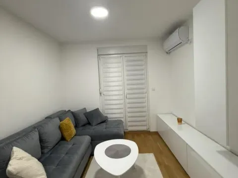 Izdavanje, jednosoban stan, 32m², Adice, Novi Sad Sve Podlokacije