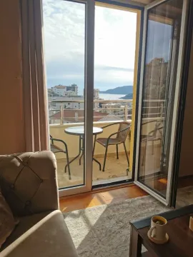 Living room with access to the terrace and a sea view. - image 10