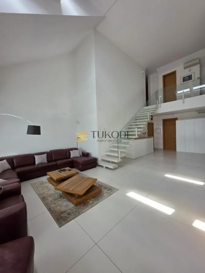 Prodaja, stan, 352m², Centar, Novi Sad