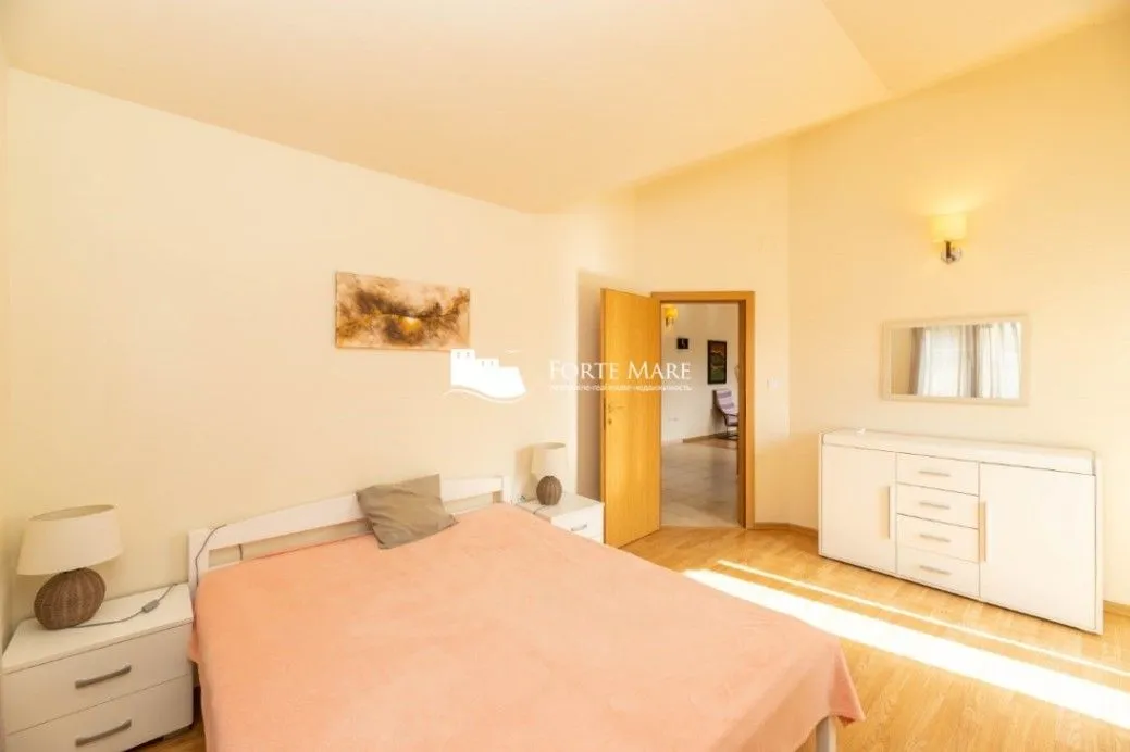 Prodaja, dvosoban stan, 82m², Đenovići, Herceg Novi