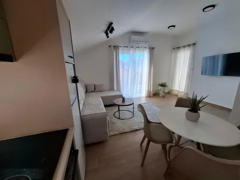 Rent, one bedroom apartment, 45m², Seljanovo, Tivat - image 4