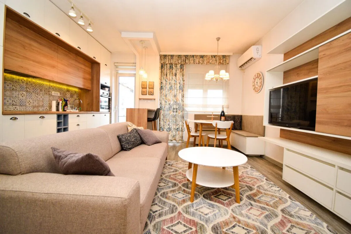 Izdavanje, jednosoban stan, 52m², Preko Morače, Podgorica