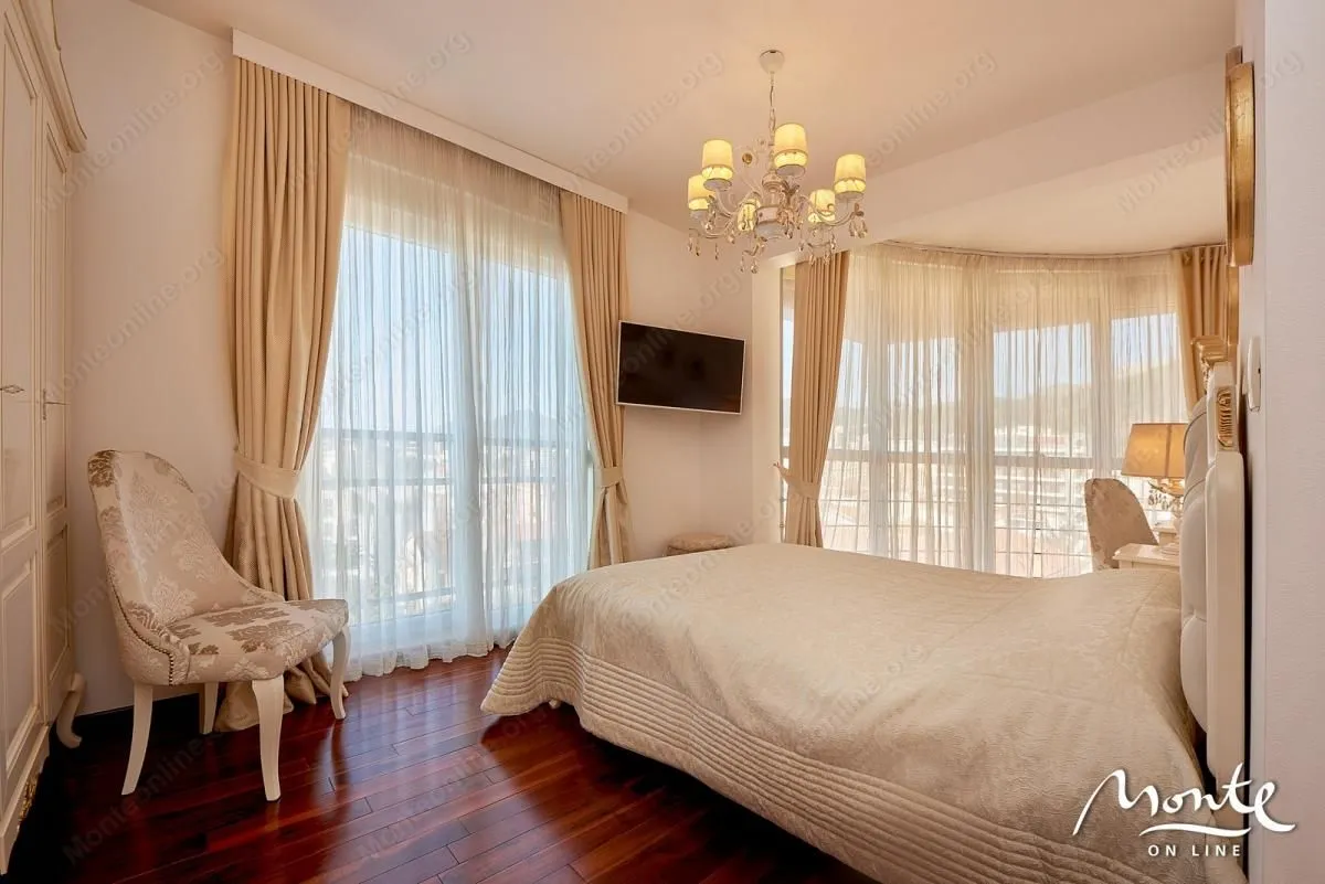 Sale, three bedroom apartment, 150m², Bečići, Budva
