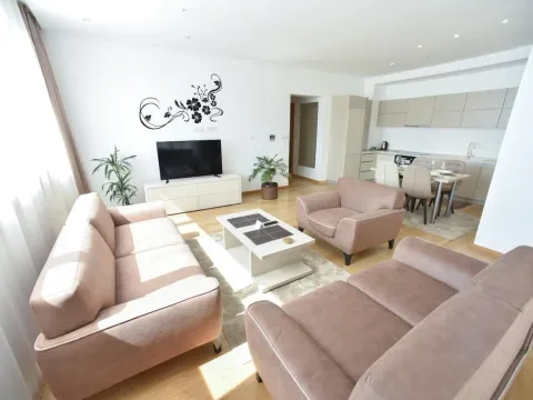 Rent, two bedroom apartment, 73m², Budva, Crna Gora - image 1
