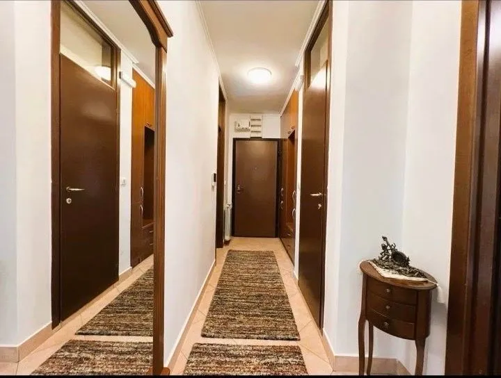 Izdavanje, trosoban stan, 135m², Stari Aerodrom, Podgorica