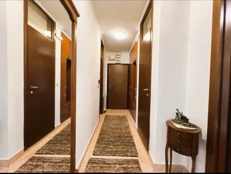 Izdavanje, trosoban stan, 135m², Stari Aerodrom, Podgorica - image 7