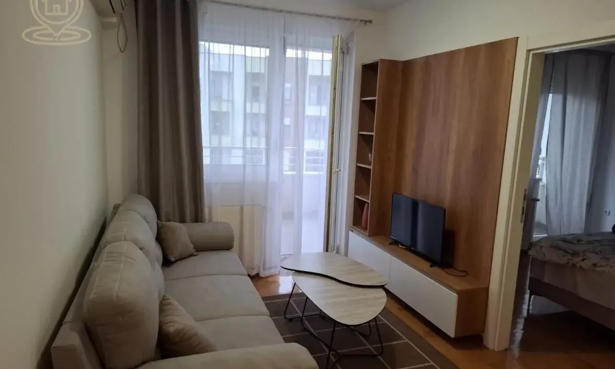 Izdavanje, jednosoban stan, 50m², Grbavica, Novi Sad Sve Podlokacije