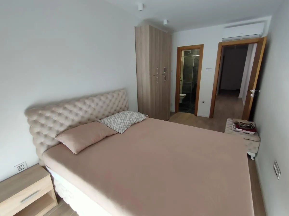 Izdavanje, kuća, 230m², Sremska Kamenica, Petrovaradin