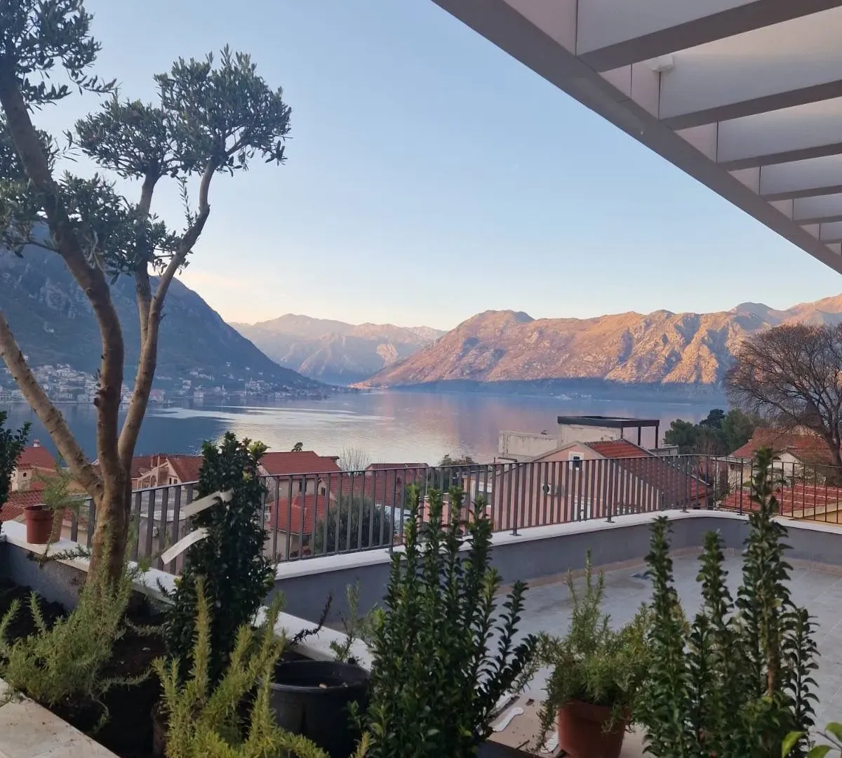 Sale, two bedroom apartment, 51m², Dobrota, Kotor