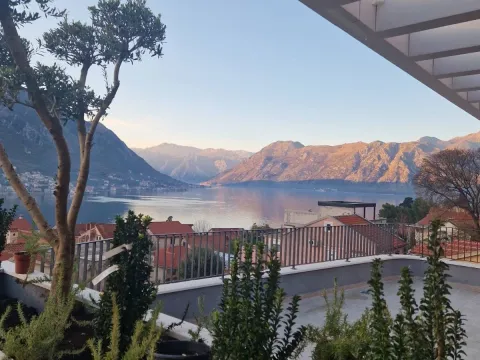 Sale, two bedroom apartment, 51m², Dobrota, Kotor - image 8